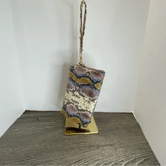 Caroline Hill Stylish Snake Print Crossbody/wristlet Bag. Pre-owned. Purse.